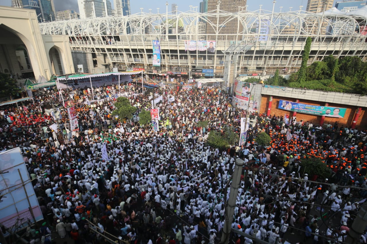AL rally in front of Baitul Mokarram South gate in the capital on Saturday.